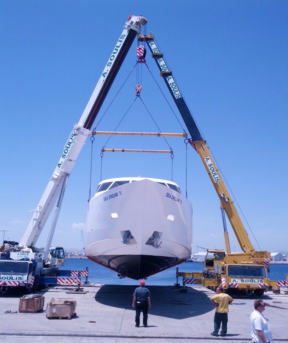 Yacht launching